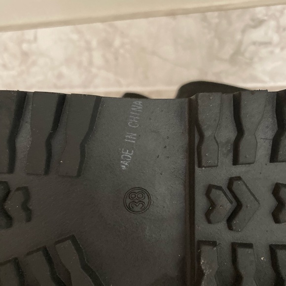 Boots - Picture 8 of 10